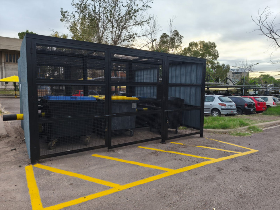 imagen Nueva plataforma de contenedores en la Facultad de Ciencias Políticas y Sociales