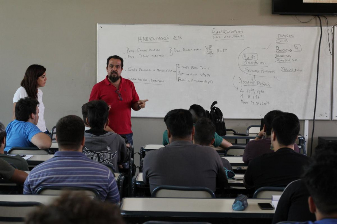 imagen Capacitan a estudiantes de primero de la UNCUYO sobre como separar sus residuos