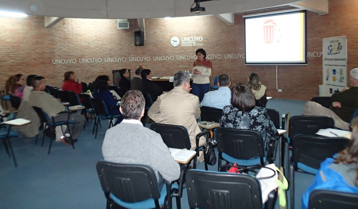 imagen El equipo de Gestión de Residuos participó del XIII Encuentro de Universidades Nacionales