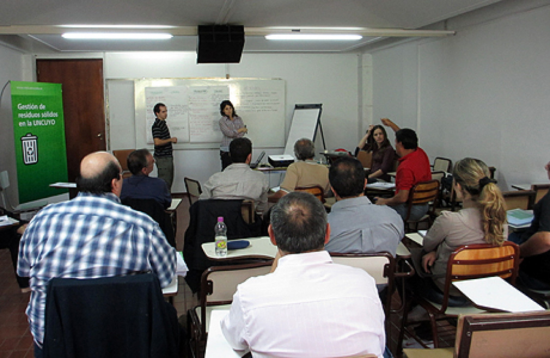 imagen Se realizó el primer taller sobre gestión de residuos sólidos en la UNCUYO