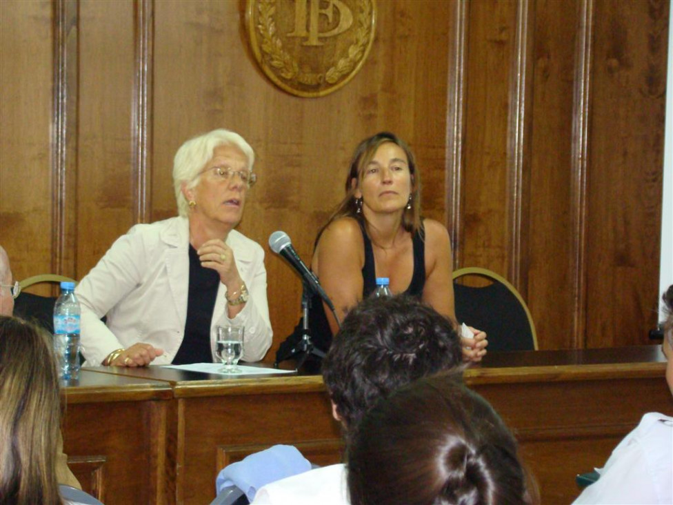 imagen Carla Del Ponte compartió su experiencia como procuradora del Tribunal Penal Internacional de La Haya